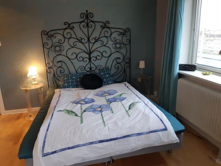 Lyxigt Rum Med Eget/Badrum Med Spa Kaensla Jonkoping Ngoại thất bức ảnh