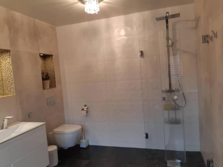 Lyxigt Rum Med Eget/Badrum Med Spa Kaensla Jonkoping Ngoại thất bức ảnh