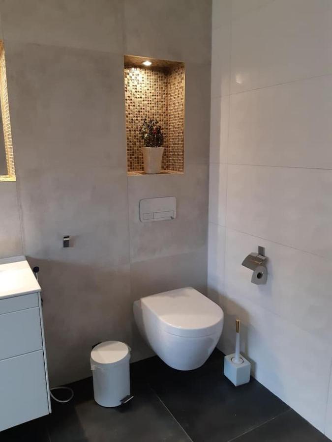 Lyxigt Rum Med Eget/Badrum Med Spa Kaensla Jonkoping Ngoại thất bức ảnh
